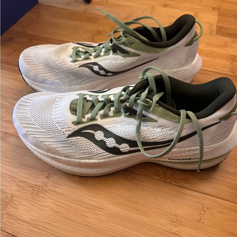 Saucony Triumph 21 Mens 9 Running Shoes White and Green